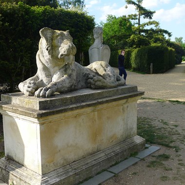 Sculpture of a lion on a stone plinth