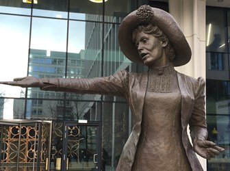 Bronze statue of Emmeline Pankhurst