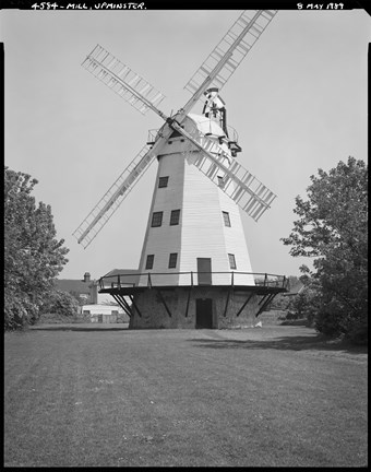 Black and white picture of Upminster Windmill