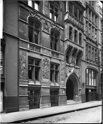 The lower half of the exterior of the Currier's Hall on St Alphage Garden in the City of London in 1917.