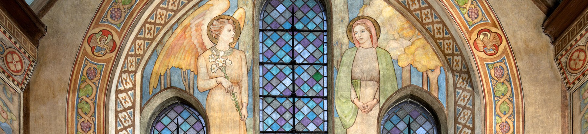 Wall painting of two figures depicting the Annunciation