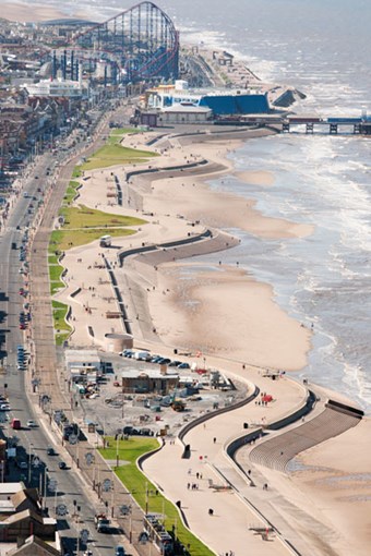 This design means that there was no need for a high sea wall; instead the defences, combined with subtle shaping of grassed banks and lengths of contoured seating, were designed to prevent any overtopping from damaging seafront properties.