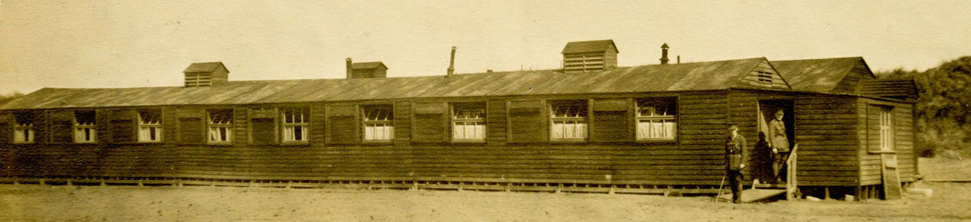 Southfleet, Lincolnshire, a long timber officers’ mess hut, to accommodate the new armies the Royal Engineers designed standardised huts.